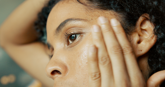 Applying facial oil